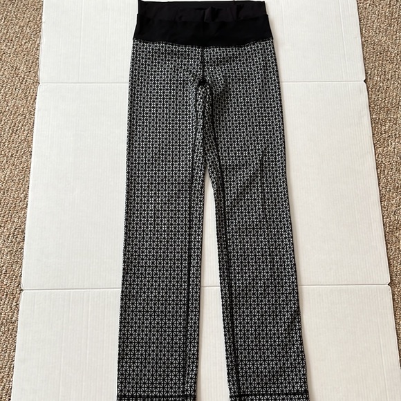 Lululemon Straight-Up Tri Geo Pants - Picture 2 of 5